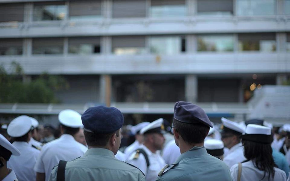 Αναδρομικά στους ενστόλους: Αυτά είναι τα τελικά ποσά ανά βαθμό